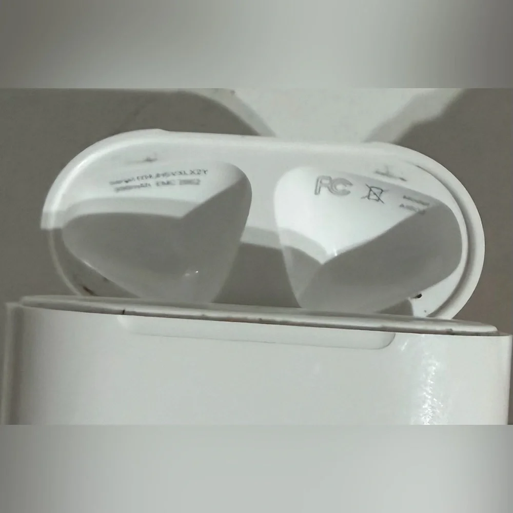 Apple AirPods Charge Charging Wireless Genuine CASE A1602 & USB-C CORD ONLY